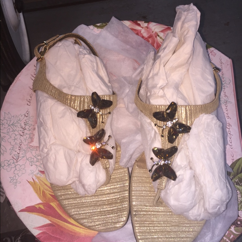 NEW - Vaneli Rhinestone Butterfly 🦋 Sandals